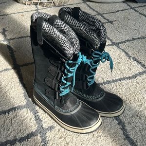 Sorel Winter Boots (Black w/ Blue Laces) - Sz 8.5
